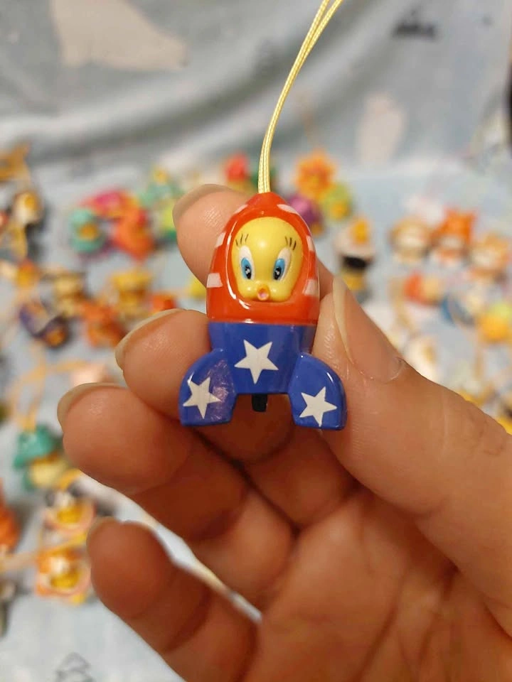 ⚽️ Peek-a-Tweety - Vintage Charm! Tweety Dangler Rocket