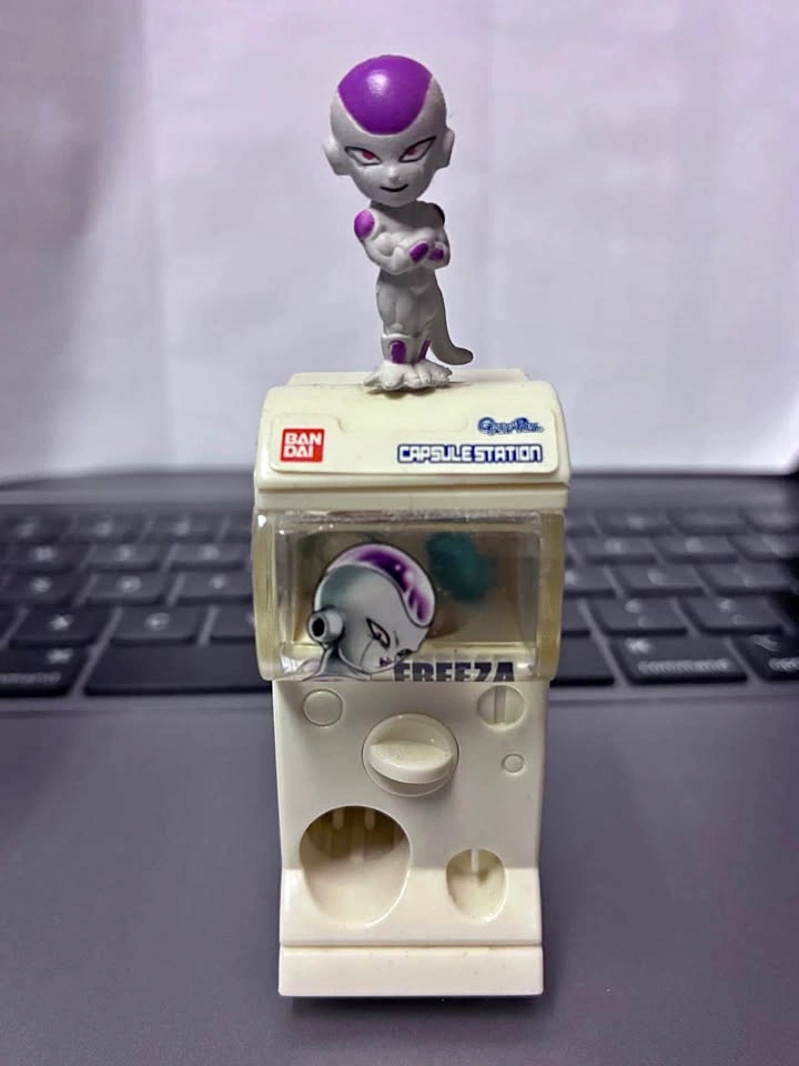 ⚽️ Dragon Ball - Bandai mini Capsule Station! 😍 Freeza