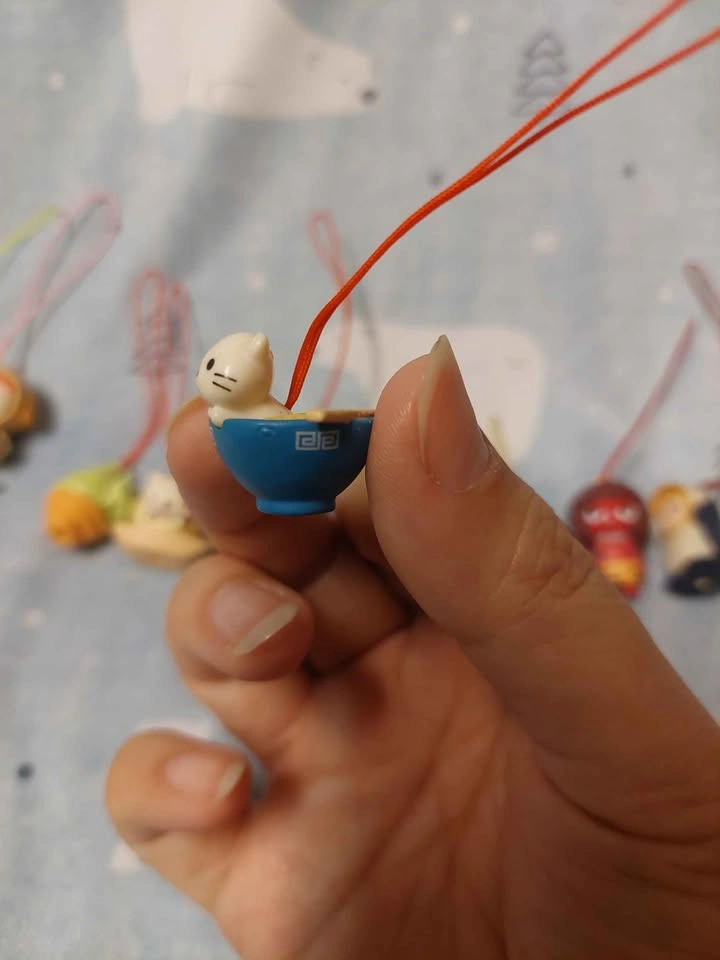 ⚽️ Vintage Tomy Phone/Bag Charm: Nyanko Ramen Blue Bowl - photo 2