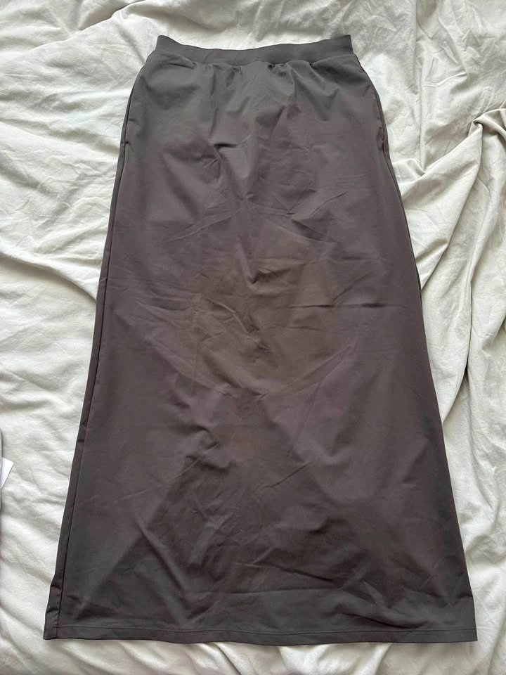 Uniqlo AIRism Long Skirt
