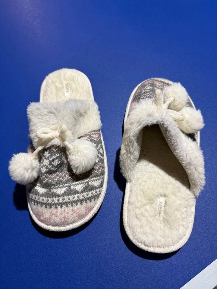 Ardene Fur Slippers Size 5/6 - photo 2