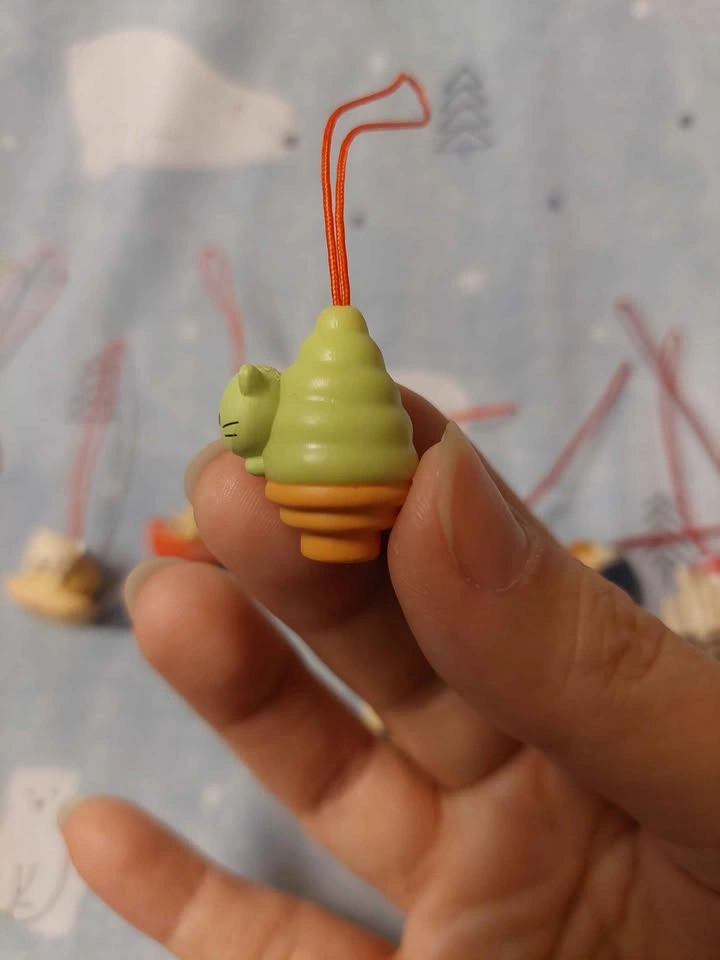 ⚽️ Vintage Tomy Phone/Bag Charm: Nyanko Matcha Soft Serve - photo 2