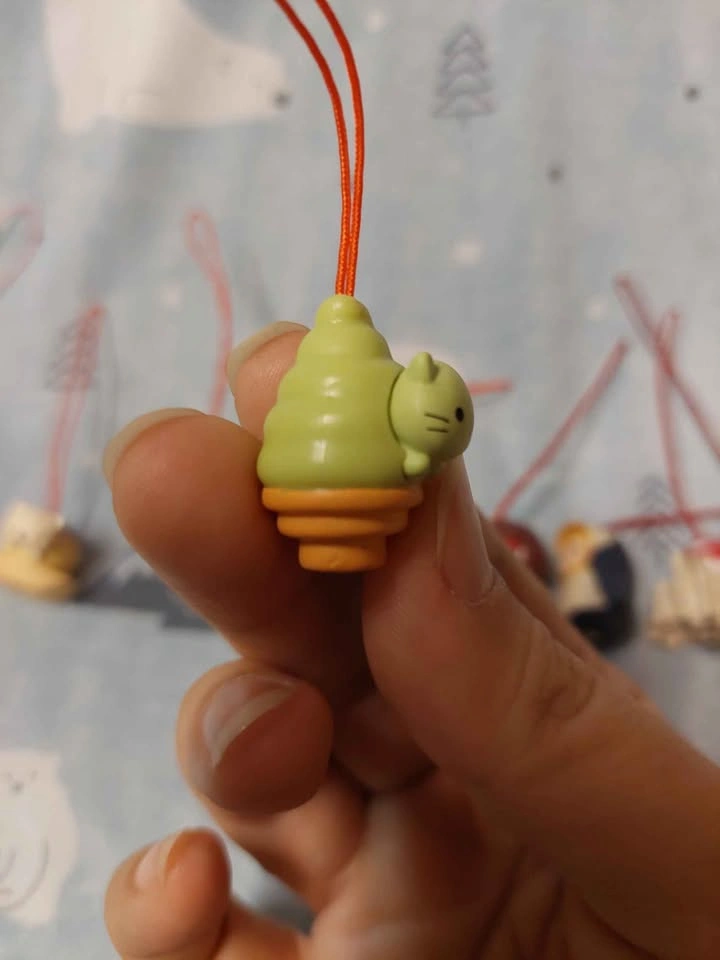 ⚽️ Vintage Tomy Phone/Bag Charm: Nyanko Matcha Soft Serve - photo 4