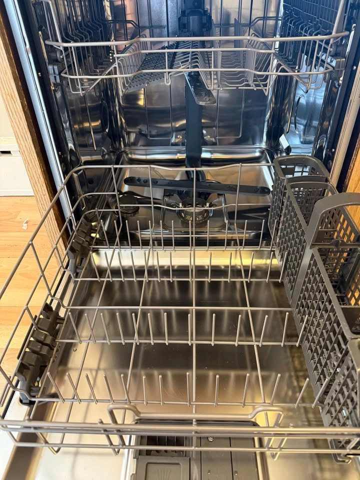 Whirlpool WDT550SAPByy 24-Inch Dishwasher with 3rd Rack in Black - photo 3
