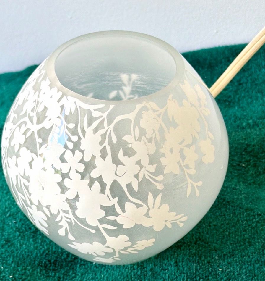 IKEA Knubbig Table Lamp - White Glass Floral Pattern