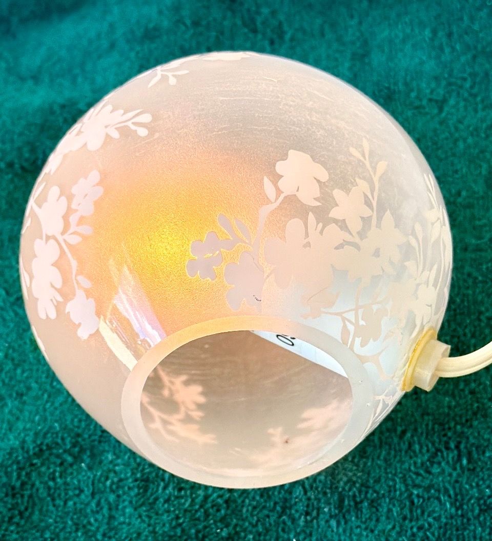IKEA Knubbig Table Lamp - White Glass Floral Pattern - photo 3