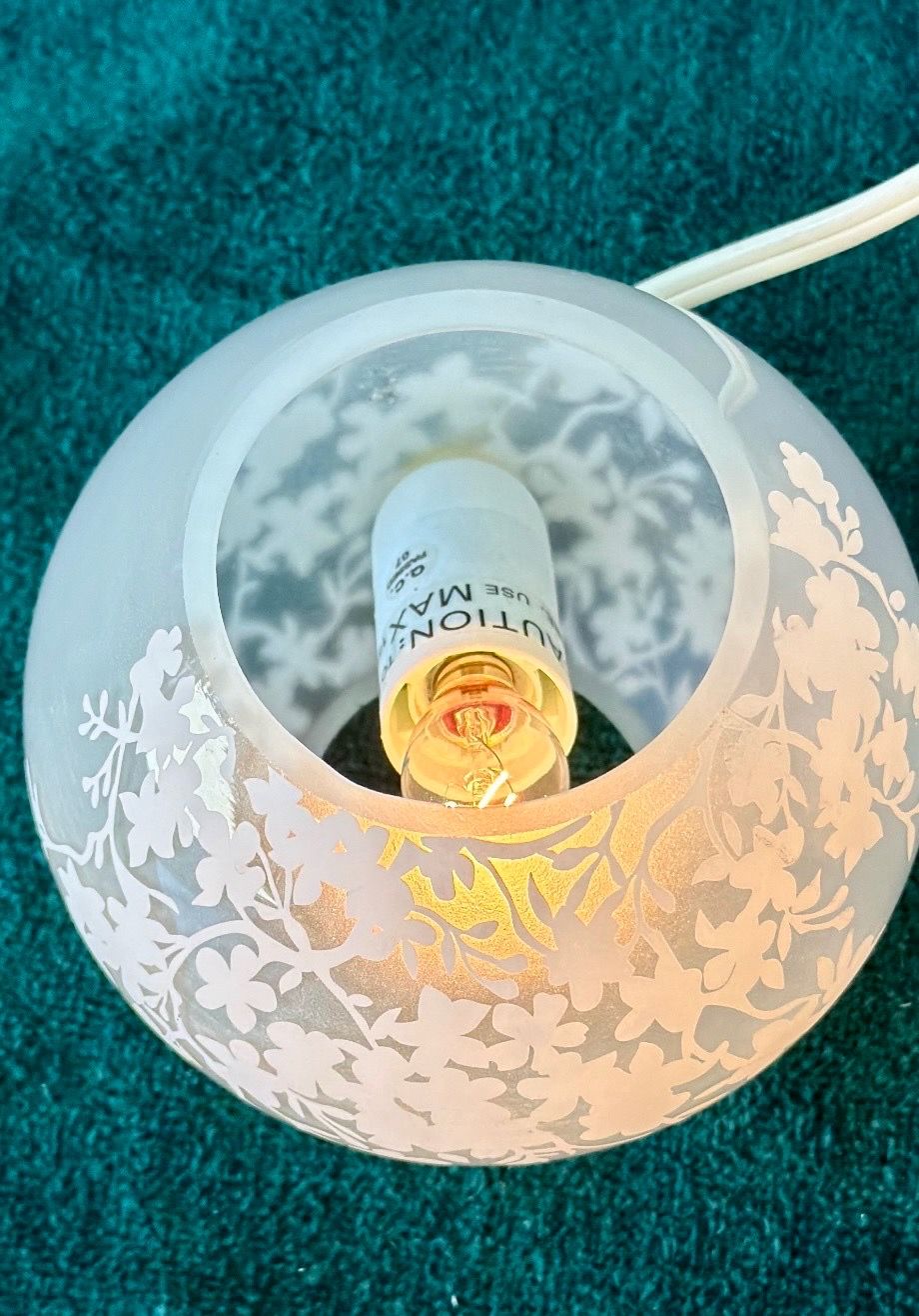 IKEA Knubbig Table Lamp - White Glass Floral Pattern - photo 5