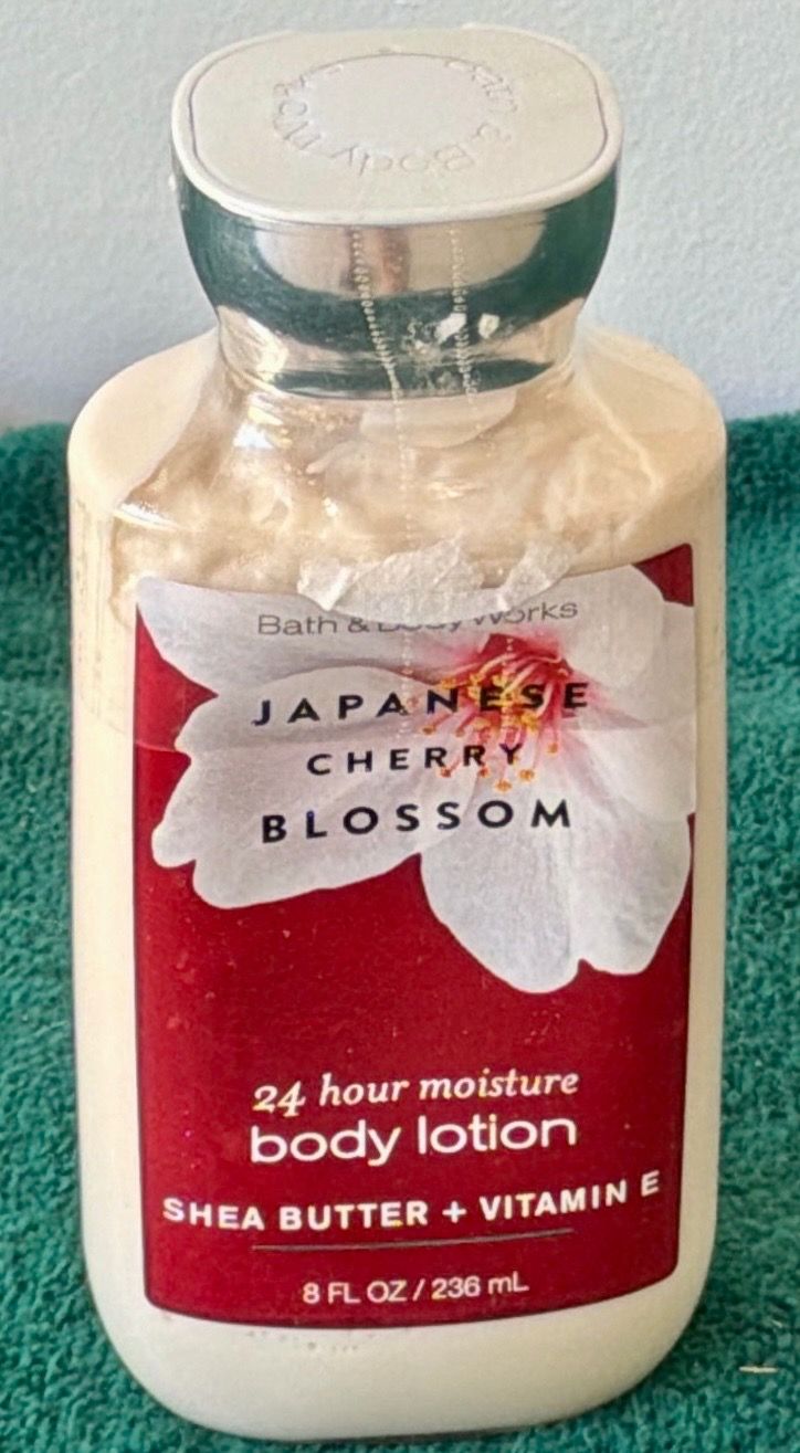 Bath & Body Works Japanese Cherry Blossom Body Lotion-8oz New!