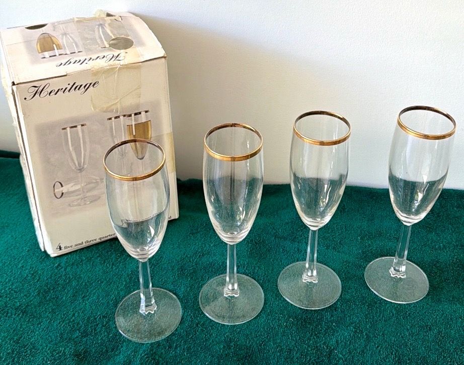 Luminarc Heritage Champagne Flute Glasses - Gold Rim! Set of 4