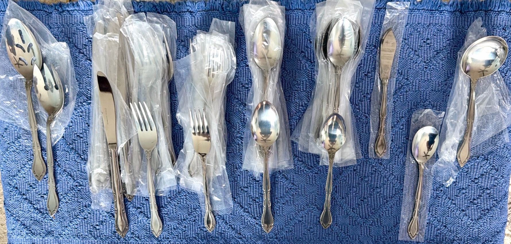 Stanley Roberts Rogers Co Auberge Scroll 53 Piece Flatware