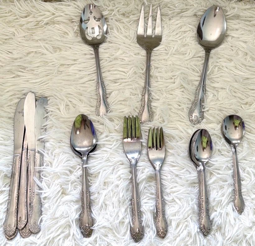 Gibson Stainless Steel Flatware-Vintage Set of 31. Preowned.