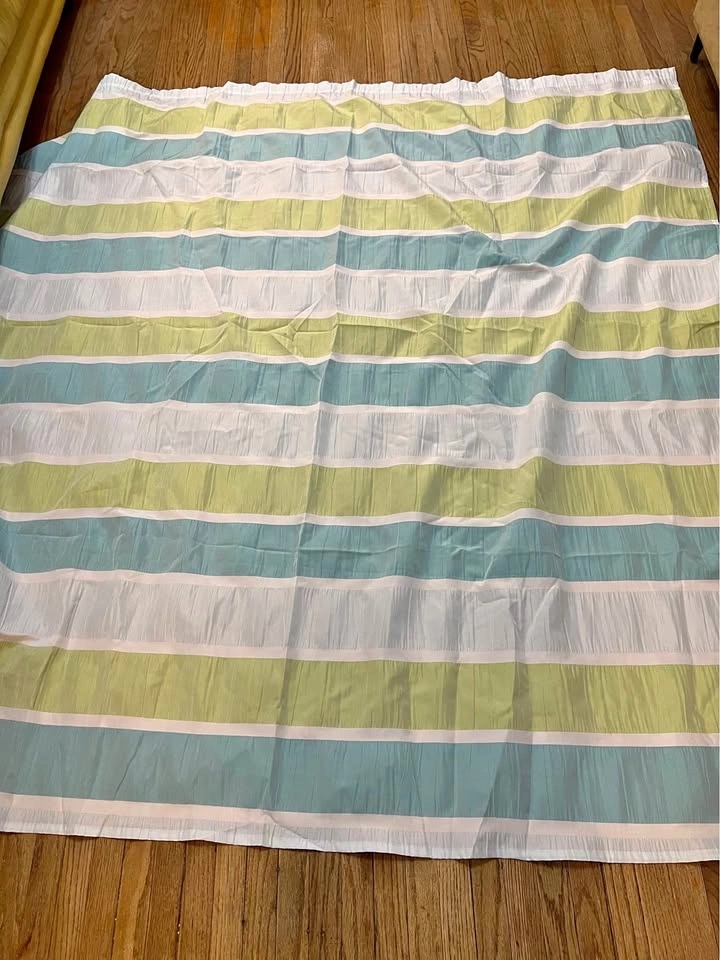 ⚽ Green/Blue stripes Design Shower Curtain