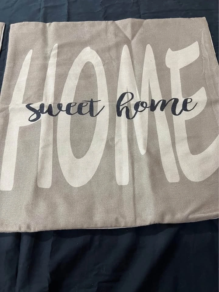 ⚽  2pc. Cream color Throw Pillow- New - photo 2