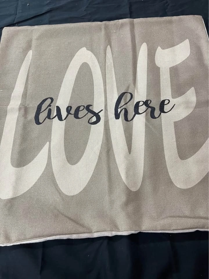 ⚽  2pc. Cream color Throw Pillow- New - photo 3