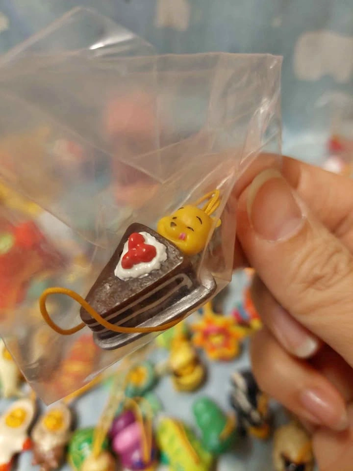 ⚽️ Peek-a-Pooh - Vintage Charm! Cake Slice, Delights Edition