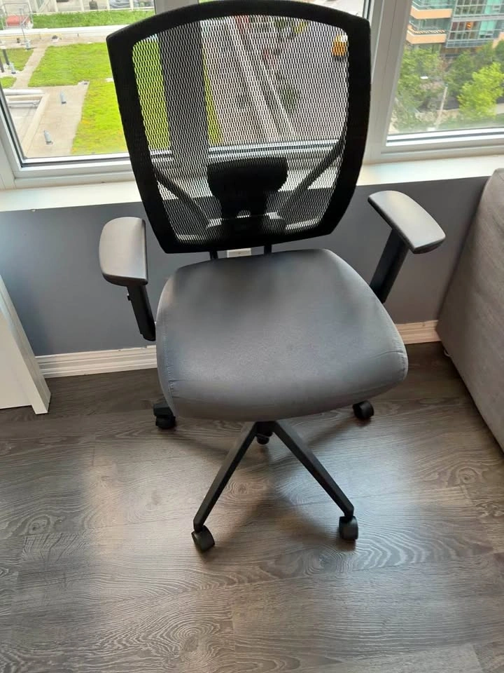 Ergonomic Mesh Office Chair – Adjustable Arms