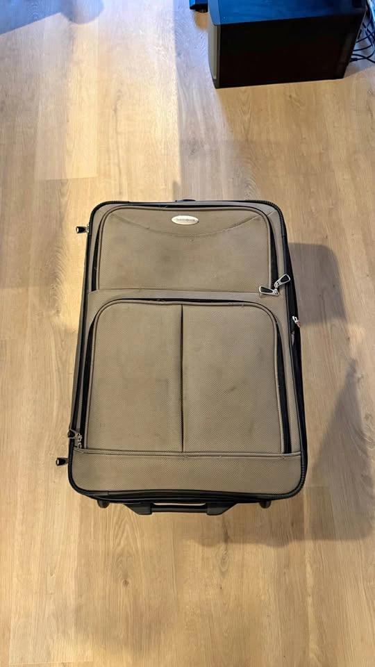 Samsonite Rolling Suitcase ⚽