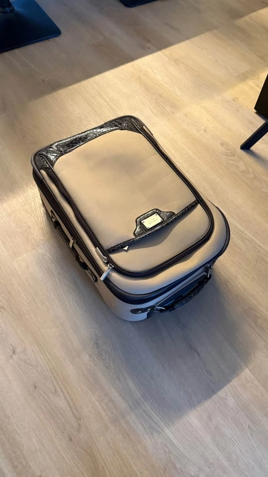 Rolling Suitcase Luggage ⚽
