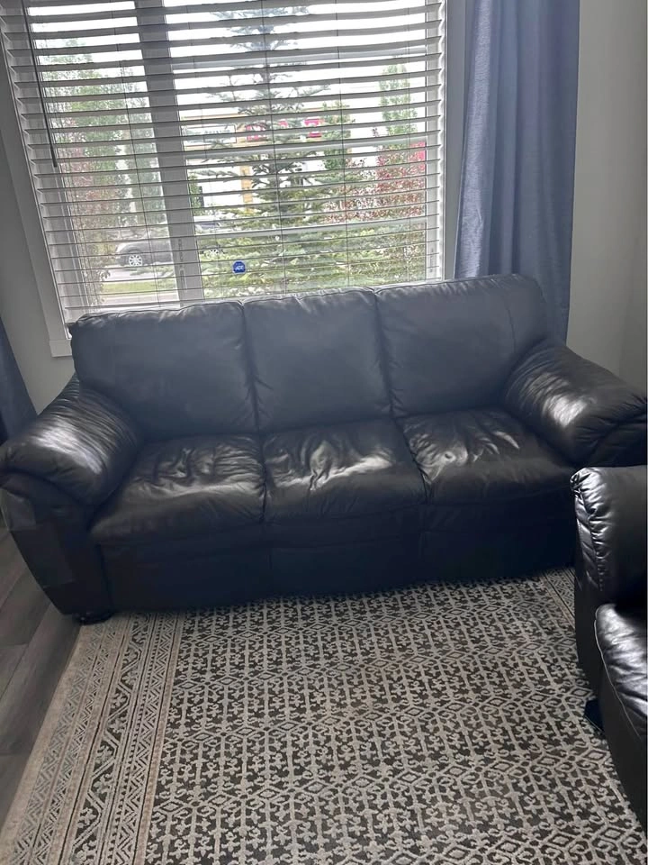 Leather Sofa & Loveseat Set – Comfortable & Stylish