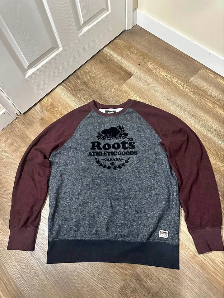LARGE Men’s Roots Canada Sweatshirt
