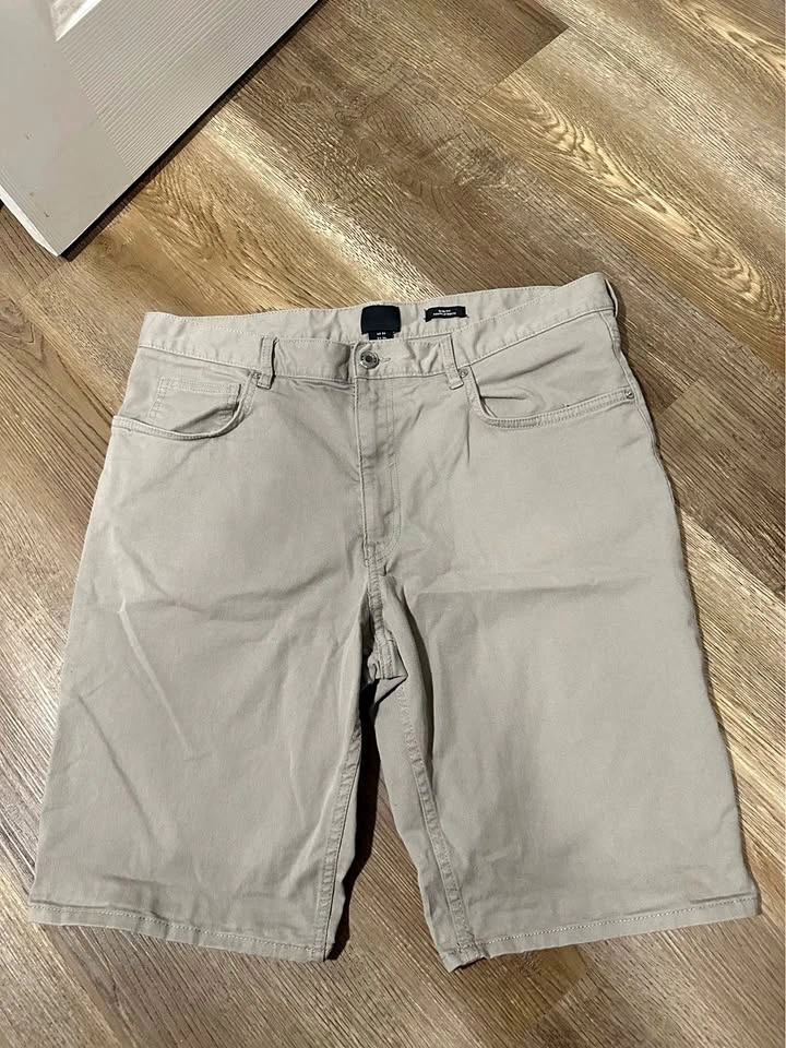 H&M Slim Fit Chino Shorts Size 36
