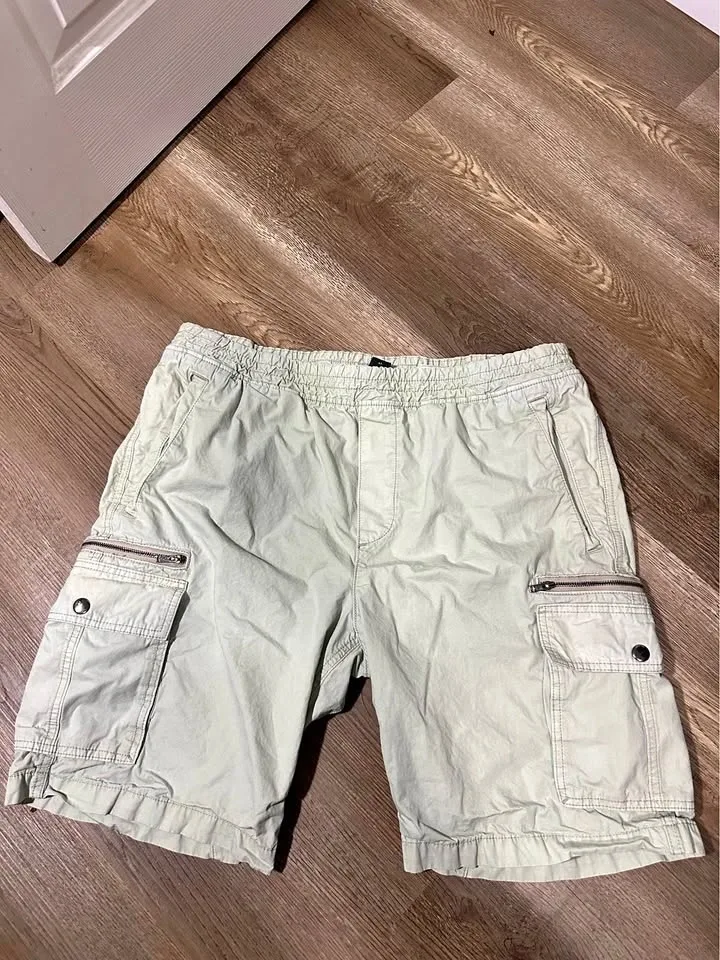 H&M Men's XL Slim Fit Cargo Shorts