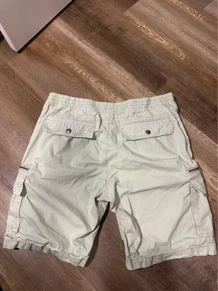 H&M Men's XL Slim Fit Cargo Shorts - photo 2