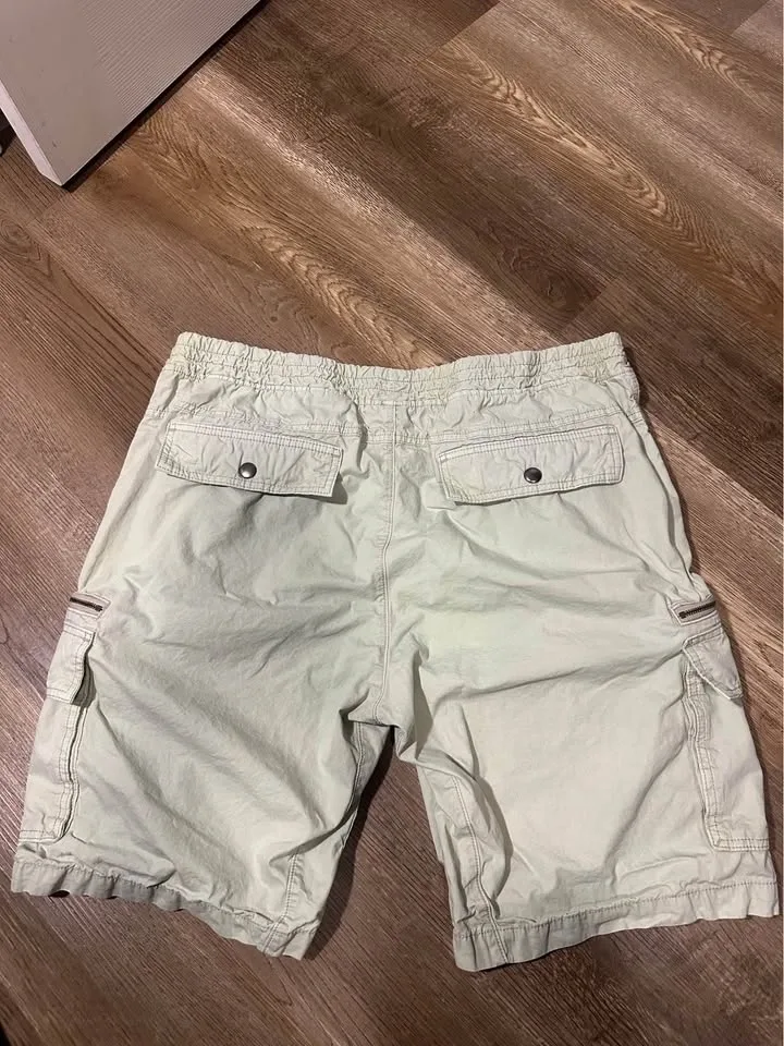H&M Men's XL Slim Fit Cargo Shorts - photo 2