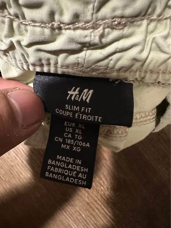 H&M Men's XL Slim Fit Cargo Shorts - photo 3