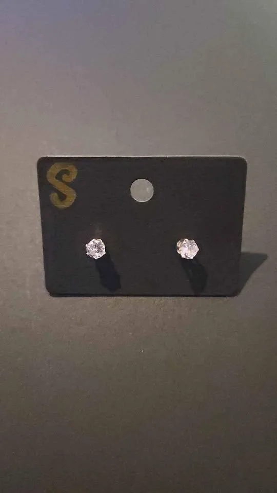 3 Sets of Earnings - Never Used Fashion Jewelry image indicator(4)