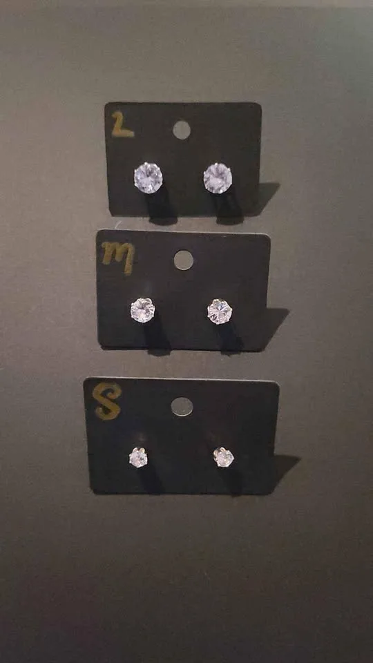 3 Sets of Earnings - Never Used Fashion Jewelry image indicator(5)