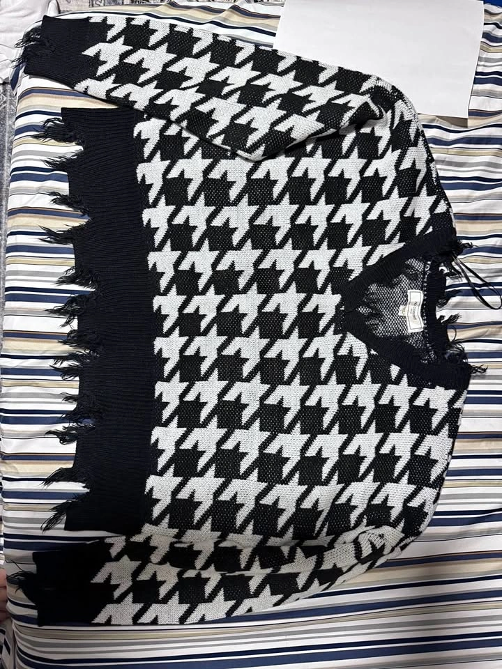 No Comment Houndstooth Distressed Cropped Sweater