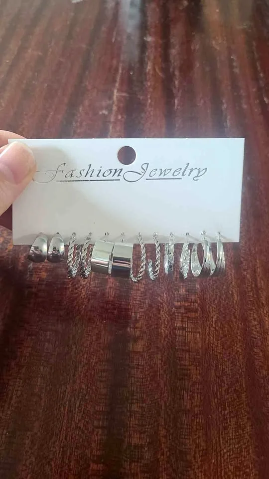 6 Pairs of Earrings - Never Used - Comes with Original Packaging thumbnail