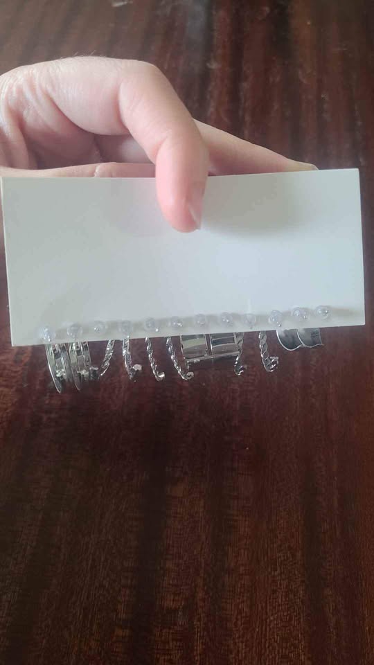 6 Pairs of Earrings - Never Used - Comes with Original Packaging - photo 2