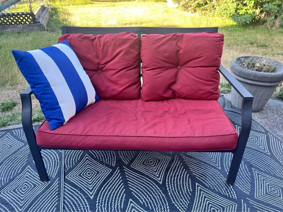 (can deliver) Patio Bench w/ cushions