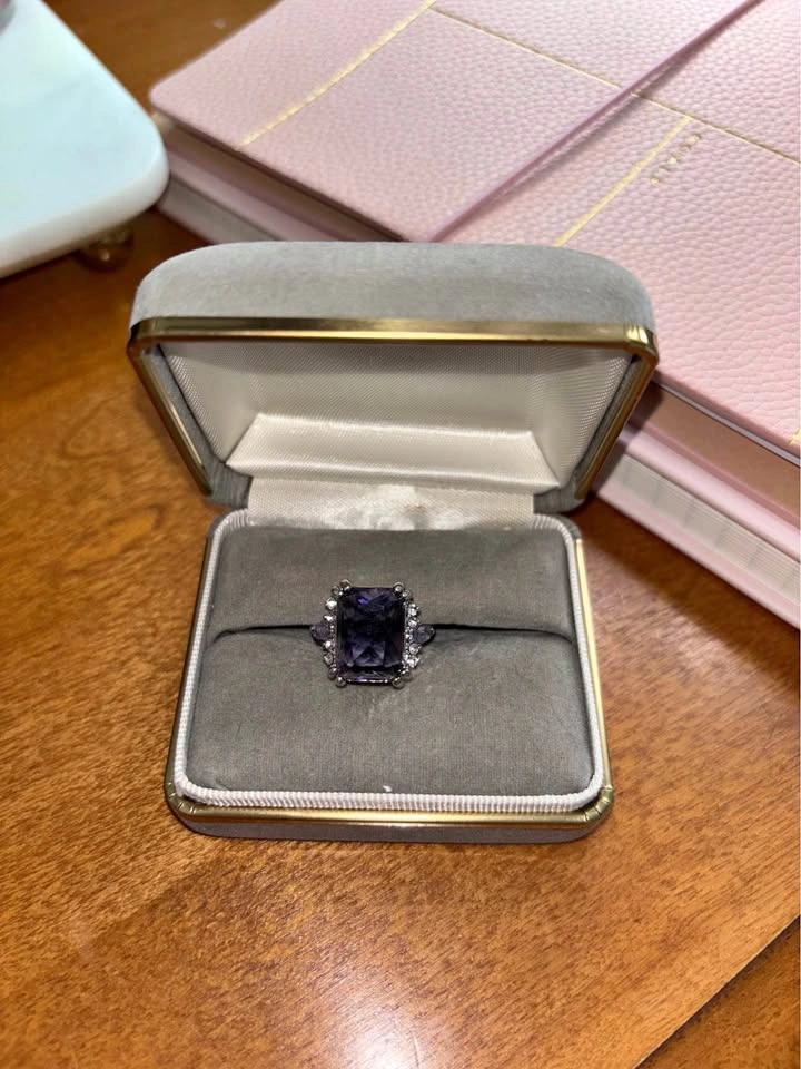 Crystal gemstone ring