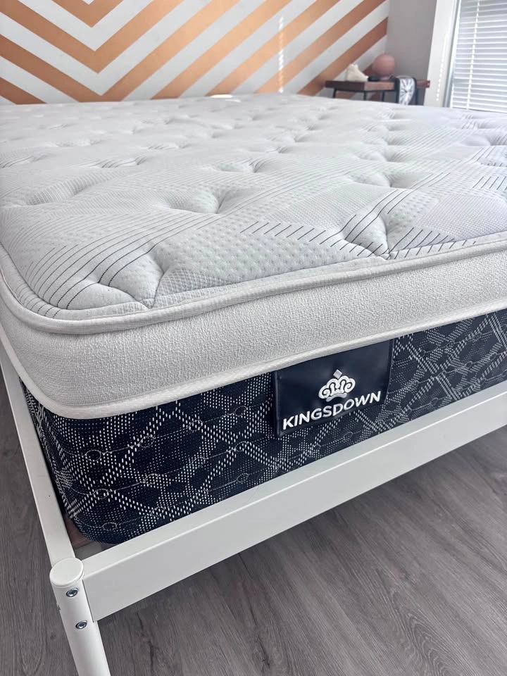 Extremely comfortable mattress - Moving Sale < 5 years old - Kin