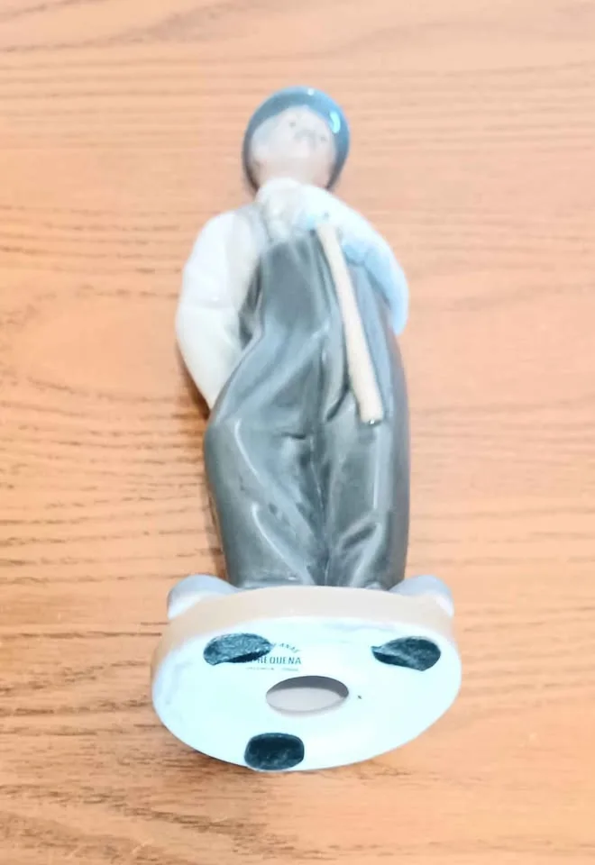 Lladro Requeña Hand Painted Charlie Chaplin Porcelain Statue image indicator(6)