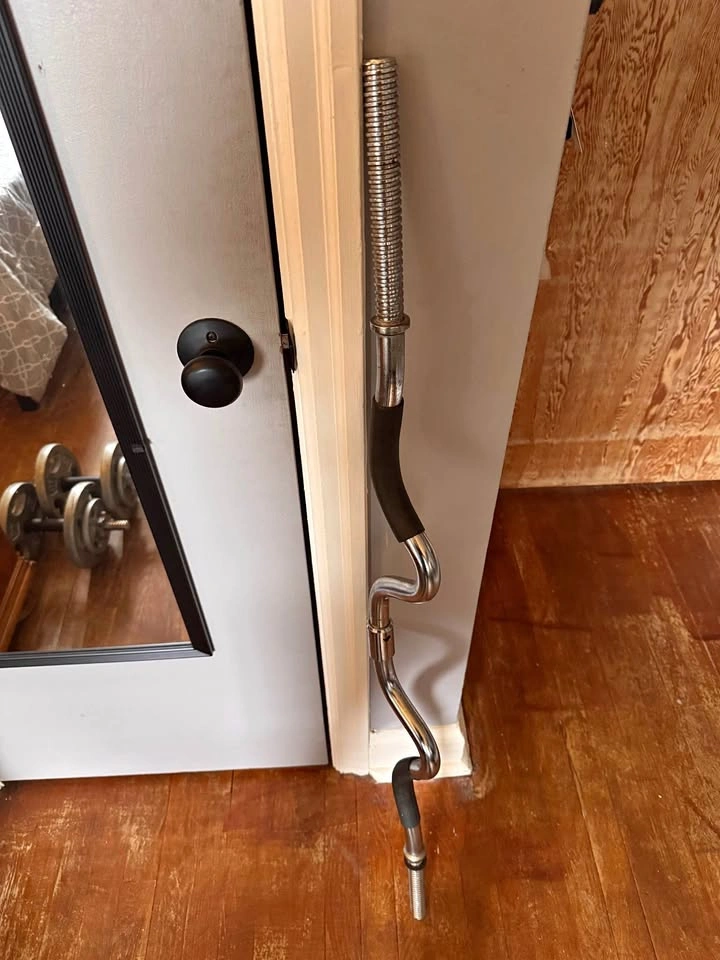 Standard Threaded EZ Curl Bar Comes With Spinlocks