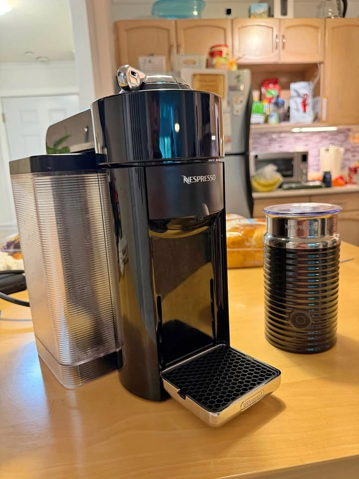 Delonghi Nespresso Vertuo Coffee Machine with Aeroccino 3