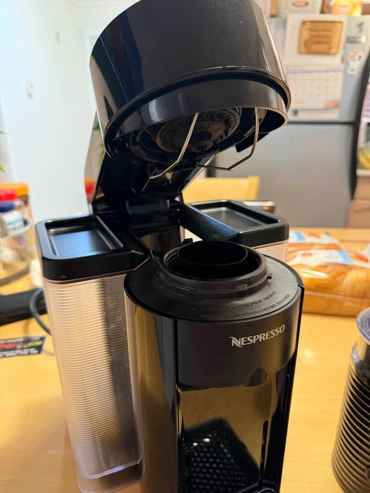 Delonghi Nespresso Vertuo Coffee Machine with Aeroccino 3 - photo 2