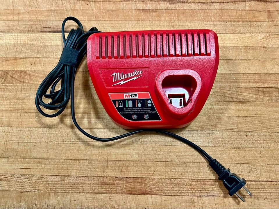 Milwaukee M12 Charger