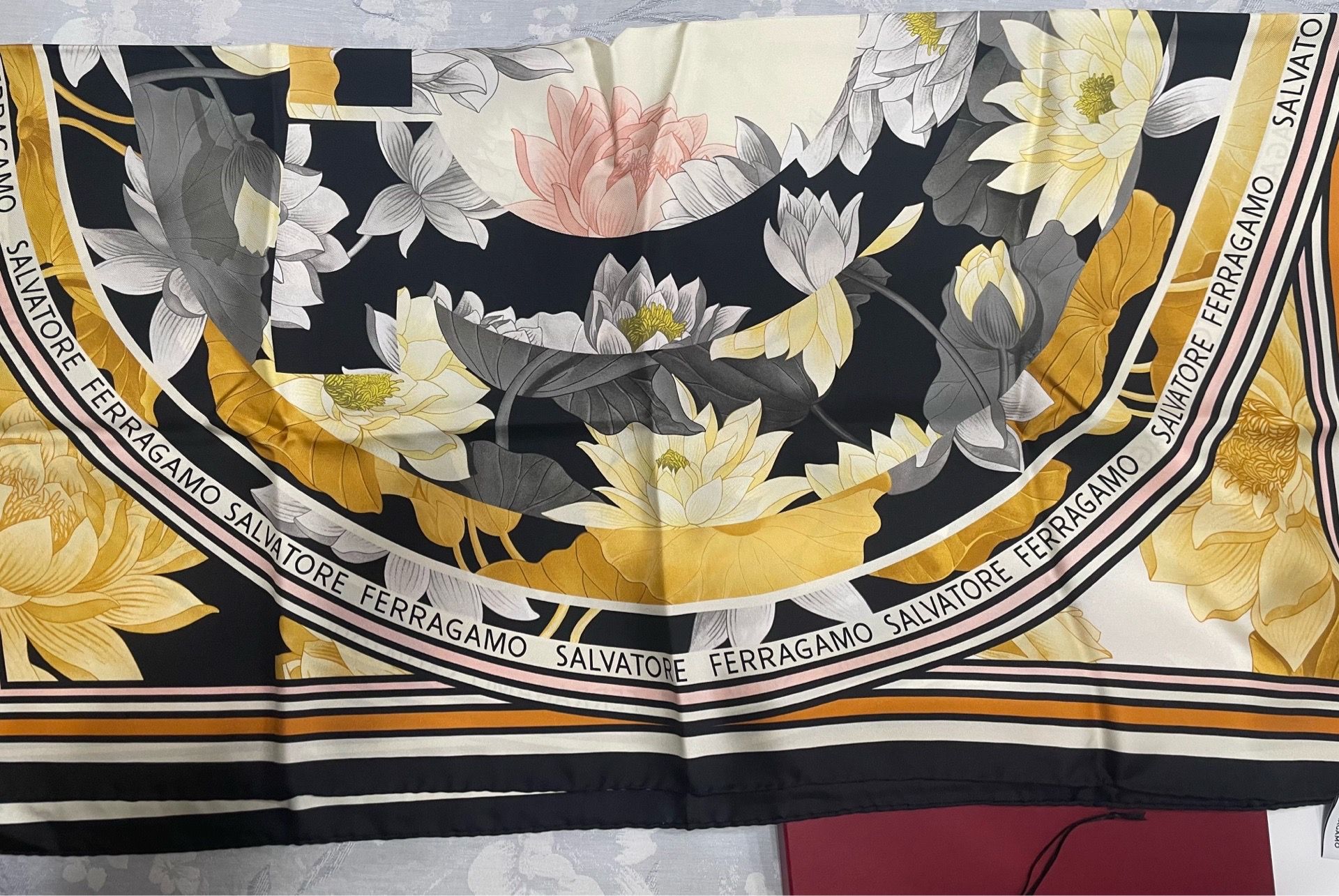 Authentic Salvatore Ferragamo silk 90cm scarf - photo 4