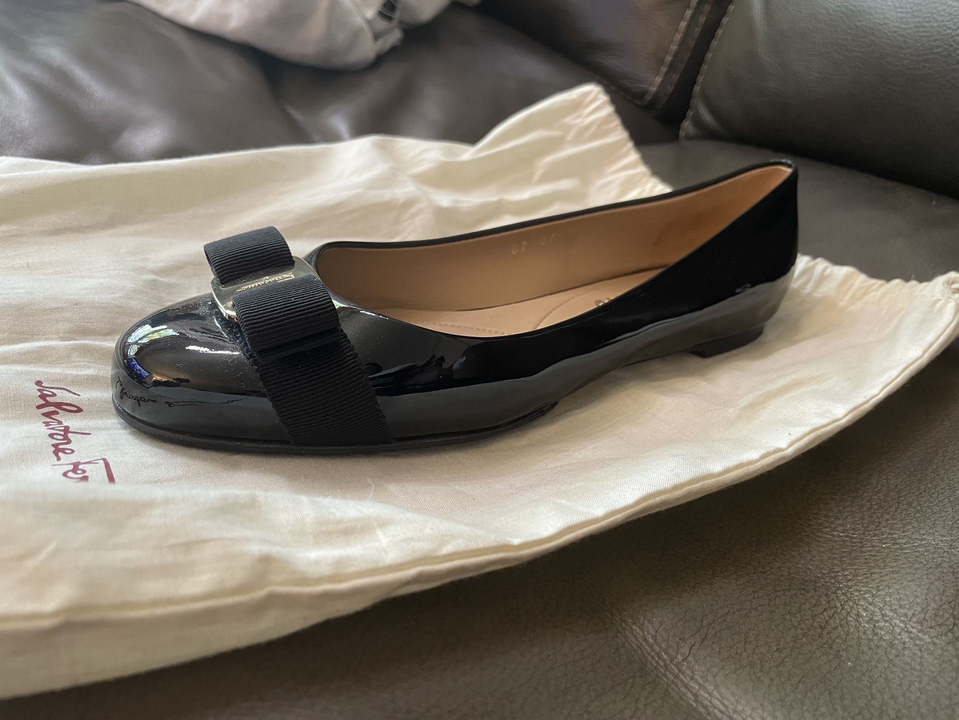 Authentic Salvatore Ferragamo Black Patent Leather Vara Bow Flat
