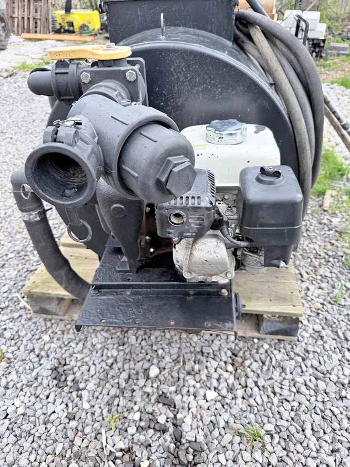 Driveway sealing spray unit