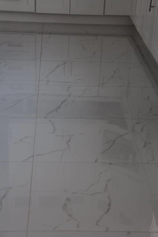 White tiles with grey veins, 2 shades - photo 3