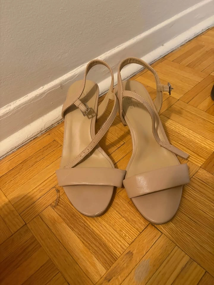 Woman’s heels for sale - photo 2