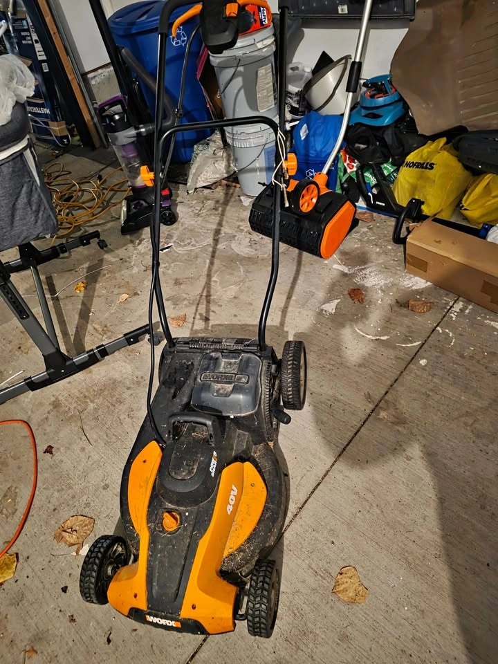 Worx 40V Power Share 4.0Ah 17" Cordless Lawn Mower