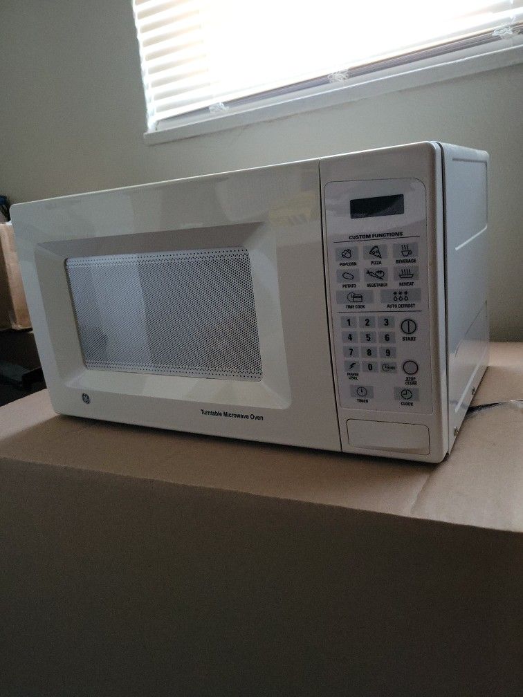 GE Turntable Microwave