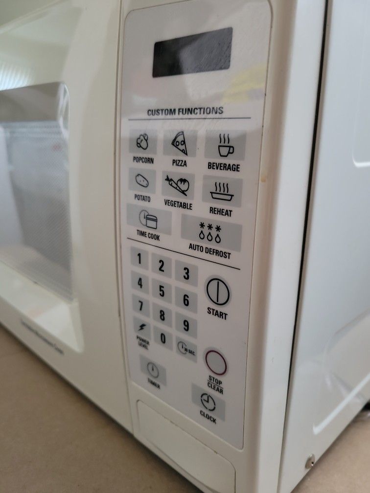 GE Turntable Microwave - photo 3